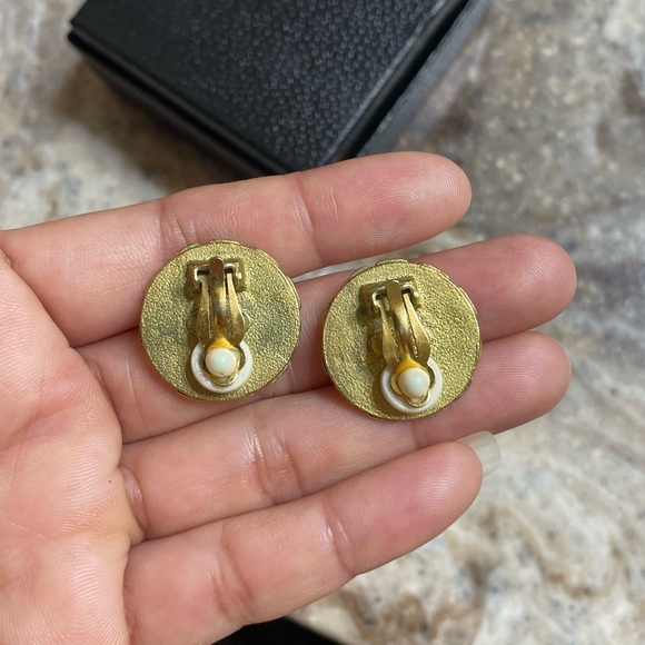 Authentic Vintage CHANEL Gold Plated CC Logos Round  Clip Earrings - Picture 5 of 16